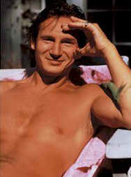 noshirt.jpg (13135 bytes)